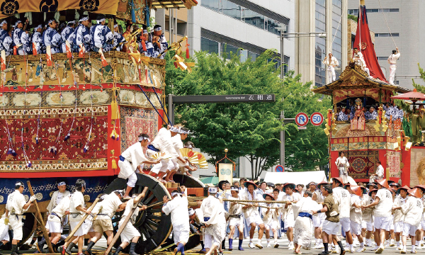 京都祇園祭のクライマックス 絢爛豪華な山鉾巡行を特等席で観る