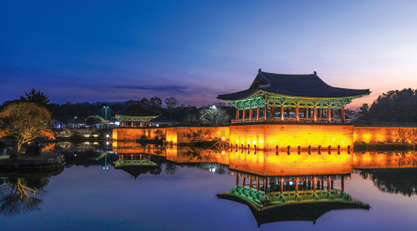 東宮と月池