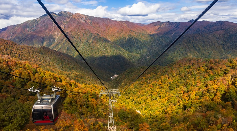 秋色づく2つの山岳風景 日本最長「ドラゴンドラ」と「谷川岳ロープウェイ」