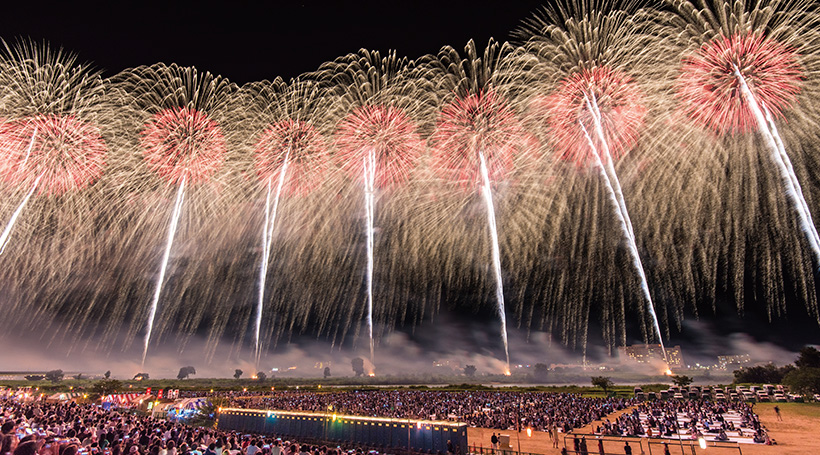 【Bコース】2026 長岡まつり大花火大会 パノラマビューの絶景を眺める抜群の見晴らし高台桟敷席