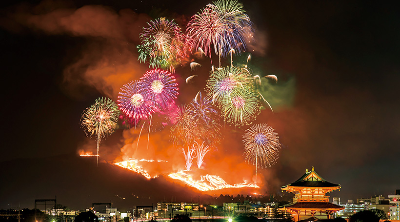【Aコース】趣異なる2つの会場から選んで楽しむ 奈良「若草山焼き」夕食会場より観賞
