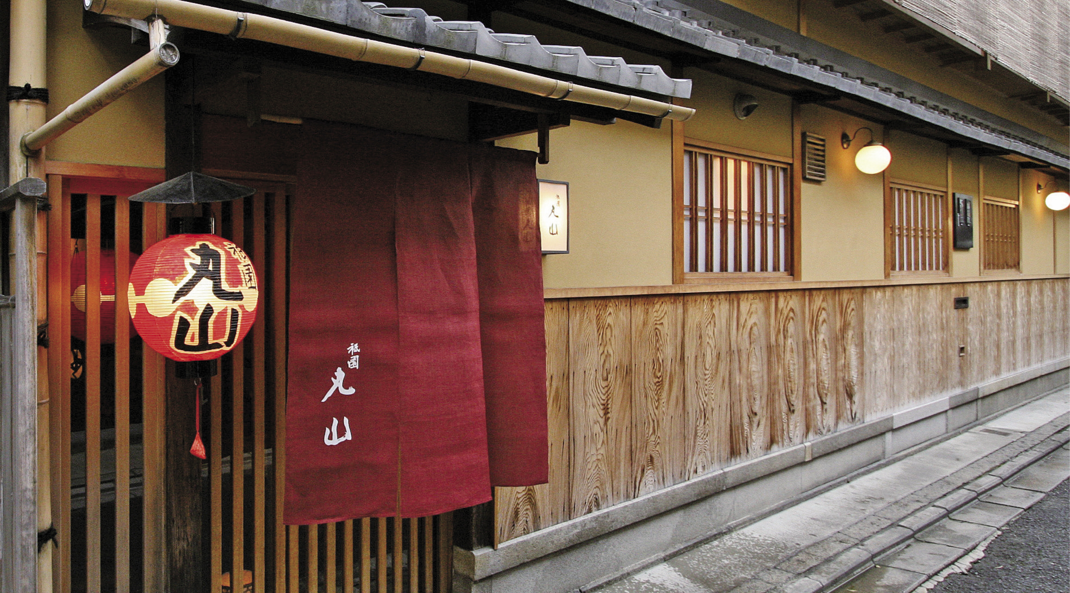 「祇園丸山」焼き松葉がにの晩餐と故瀬戸内寂聴さんの庵「寂庵」特別拝観