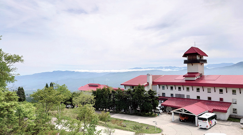 初秋の風そよぐ「赤倉観光ホテル」に連泊 旬の花咲く黒姫高原と小布施