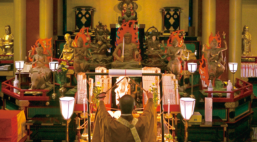 特別席から参列する「新春護摩初祈願」世界遺産「日光山 輪王寺」で一年の安全を祈る