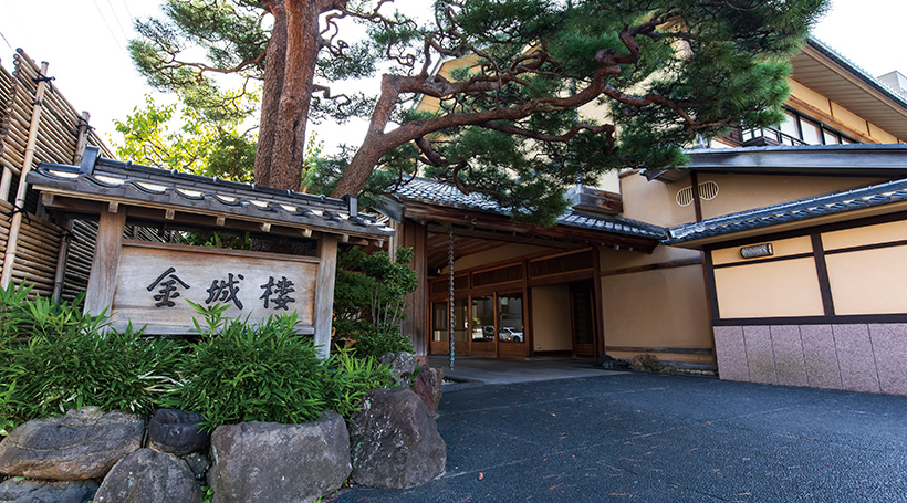 歴史が刻む金沢・金城樓で食す「加能ガニ」と「緑霞山宿 藤井荘」で寛ぐ