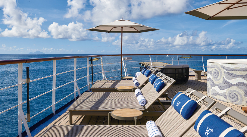 デッキで寛ぐ贅沢な時間